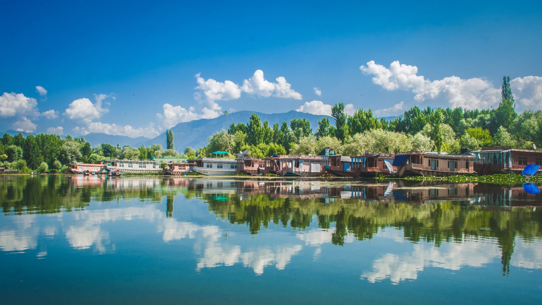 The City of Lakes - 6 Enticing Top Places to Visit in Srinagar
